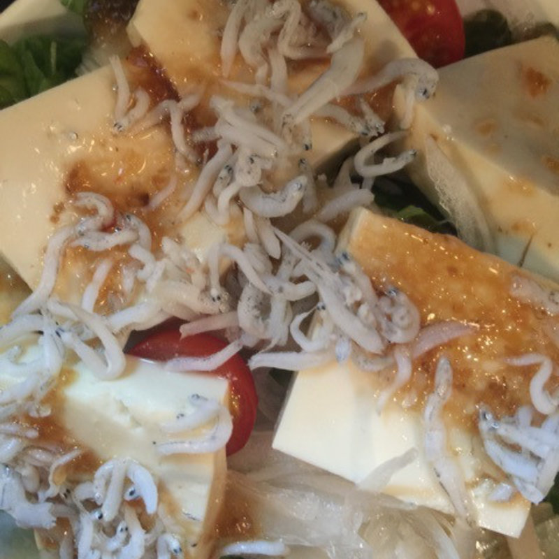 覚王山豆腐のシラスサラダ(和バル 結屋 （和バル 結屋 yuya）)