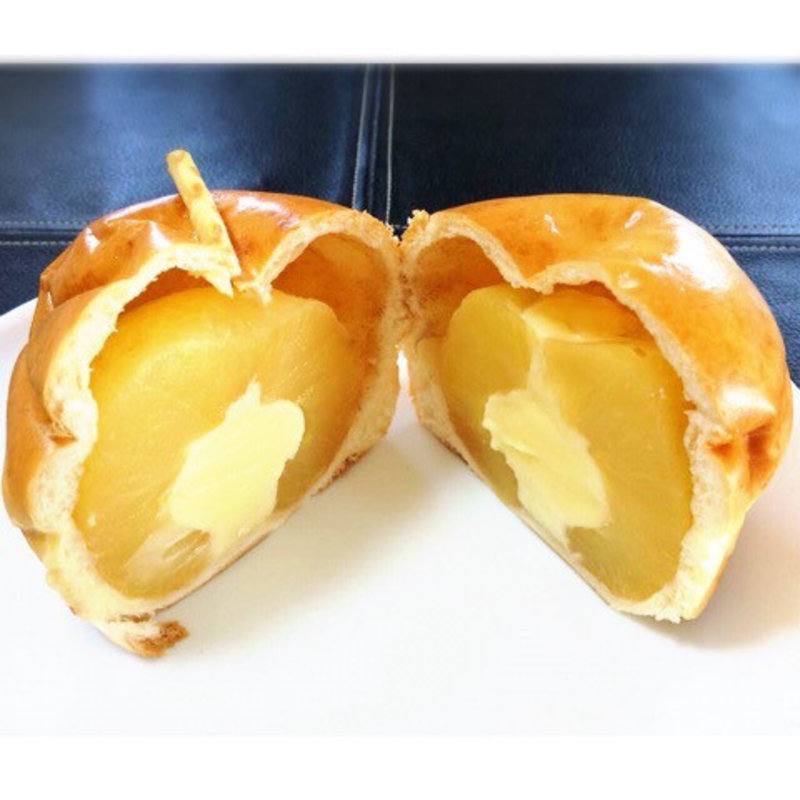 りんご丸ごとパン(喫茶ブルージン （BLUE JEAN）)