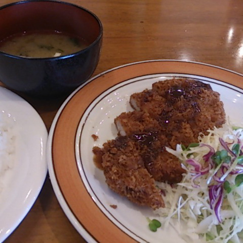 迷ってトンカツ定食(喫茶ポピー)