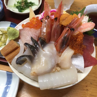 特上海鮮丼(喰い処　弐七 （にいなな）)