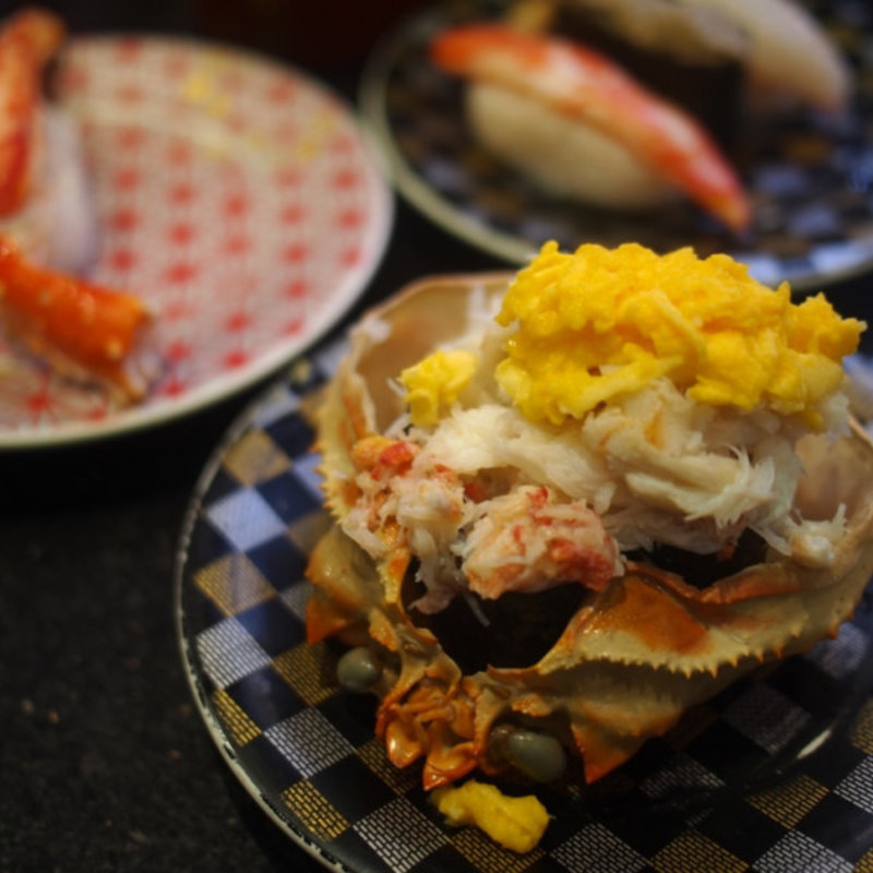 こぼれ蟹軍艦(回し寿司活 目黒店)