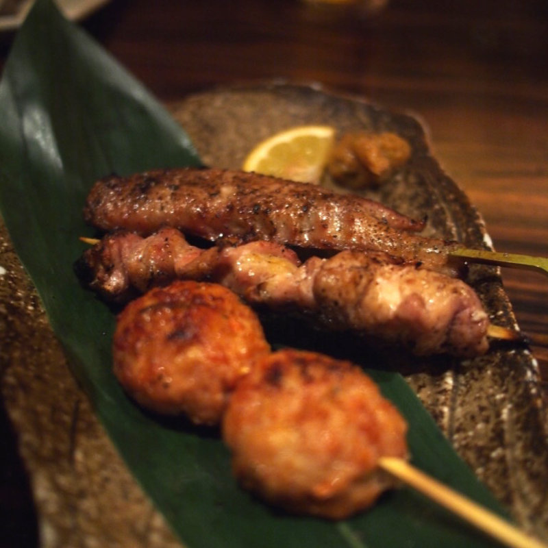 佐賀県産ふもと赤鶏の串焼き3本盛り合せ(囲 溝の口店 （カコイ）)