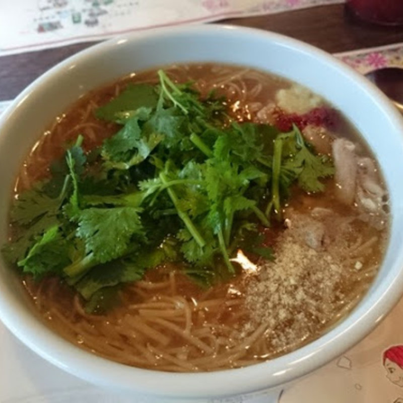 トルティーヤ器の和カモレサラダ(土間土間 池袋西口駅前店)