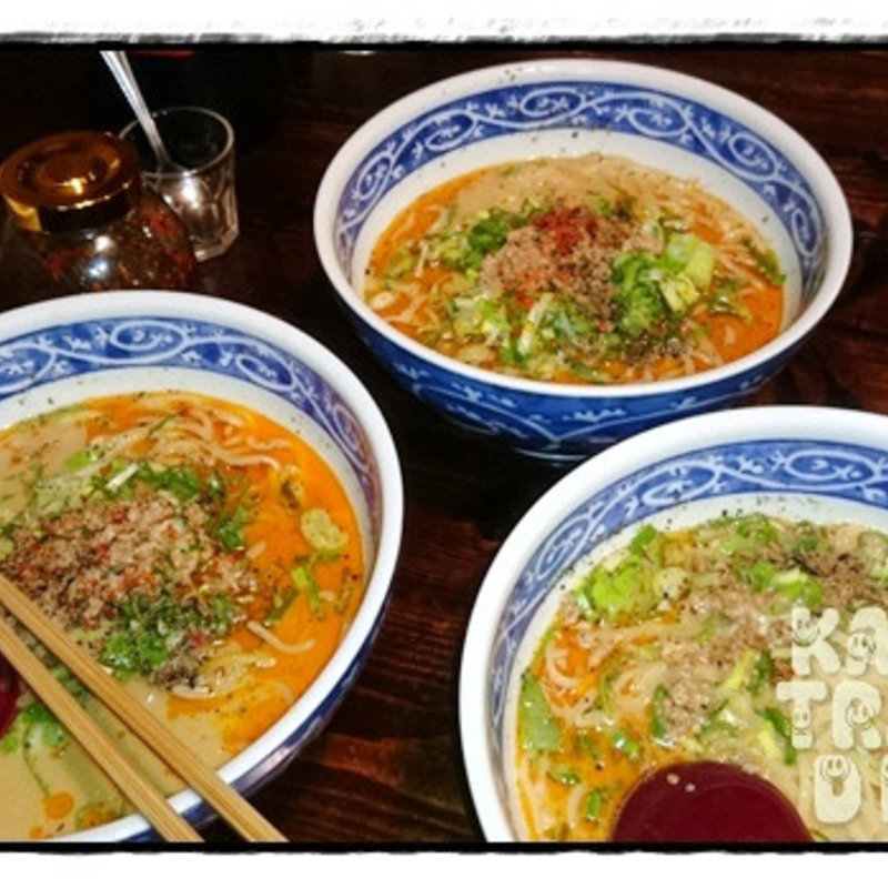 九条葱ののった京の担々麺(地球の幸せを夢みるバク （バク）)