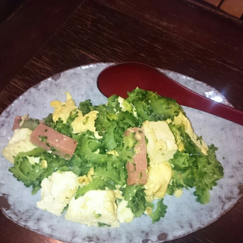 ごーやーちゃんぷる(城 （おきなわきっちん ぐすく）)