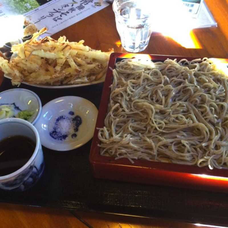 地玉ねぎの天ぷらのざるそば(塩町館 )