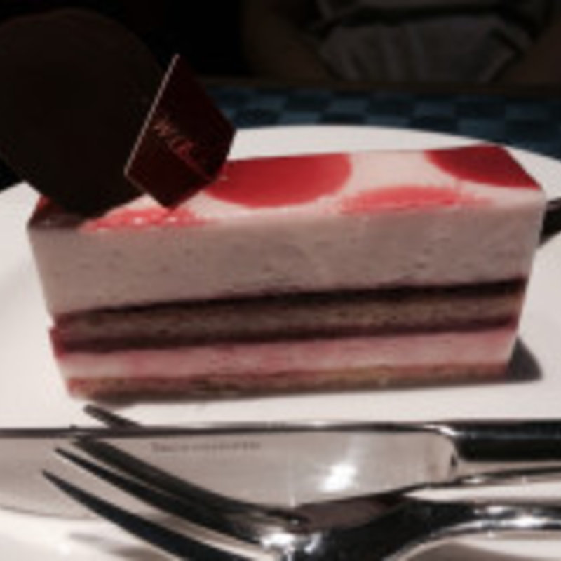 モモのケーキ(ドゥブルベボレロ 大阪本町店)