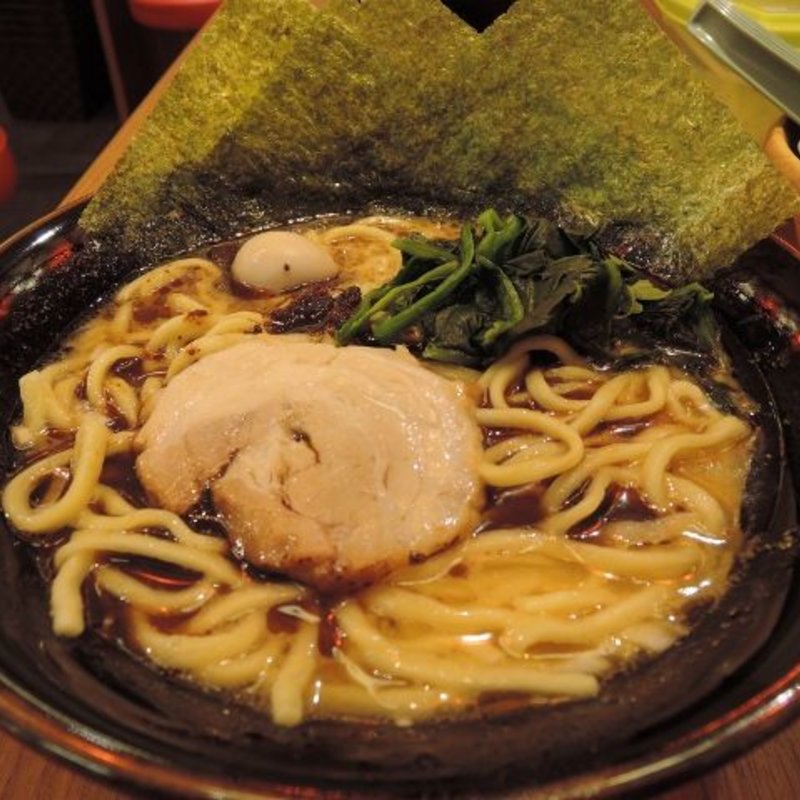 黒家系ラーメン（並）（麺かため）(壱角家 関内店)