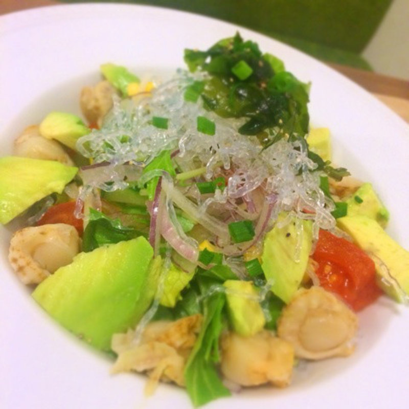 ホタテとアボカドのサラダ(夜CAFE10 （ヨルカフェテン）)