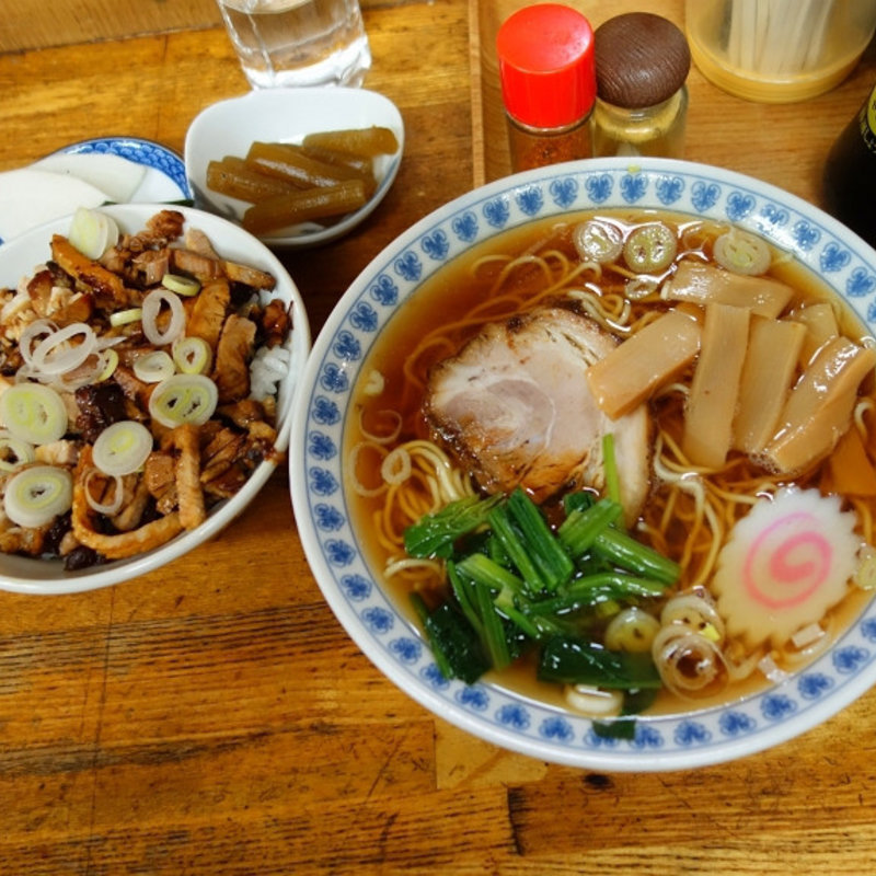 ラーメン・ミニチャーシュー丼セット(大乃家食堂6:30～)