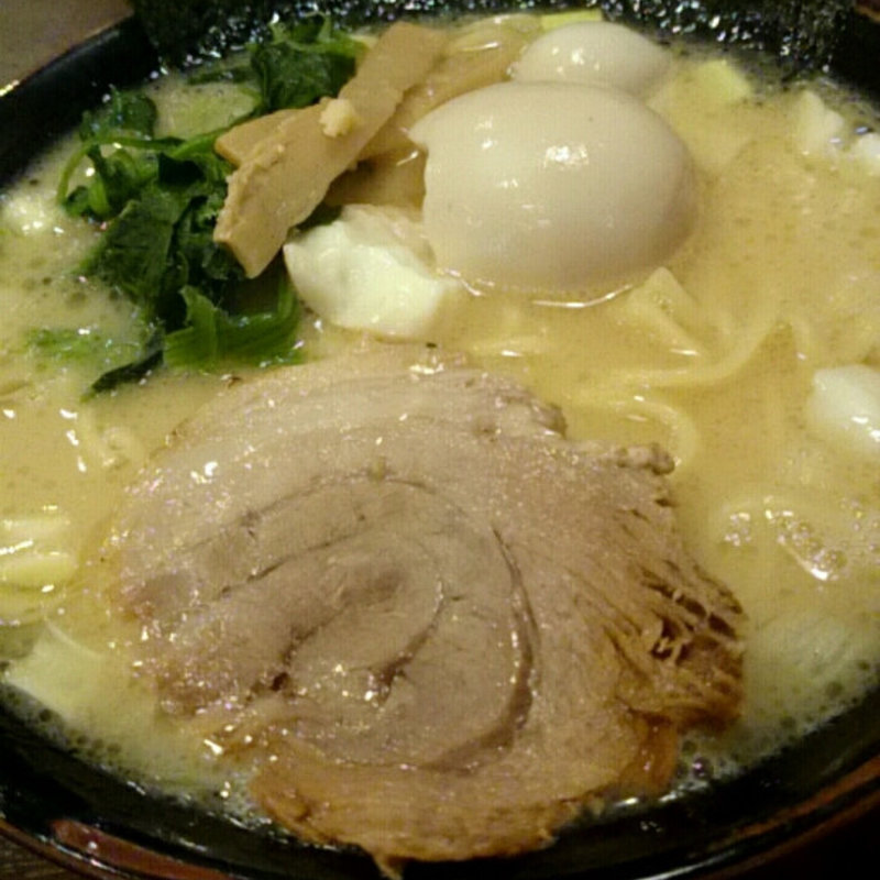 半熟味玉ラーメン(大吟豚 （ダイギントン）)