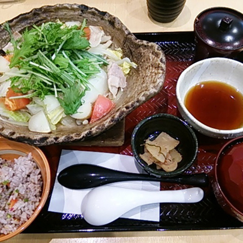 四元豚とたっぷり野菜の蒸し鍋定食(大戸屋)