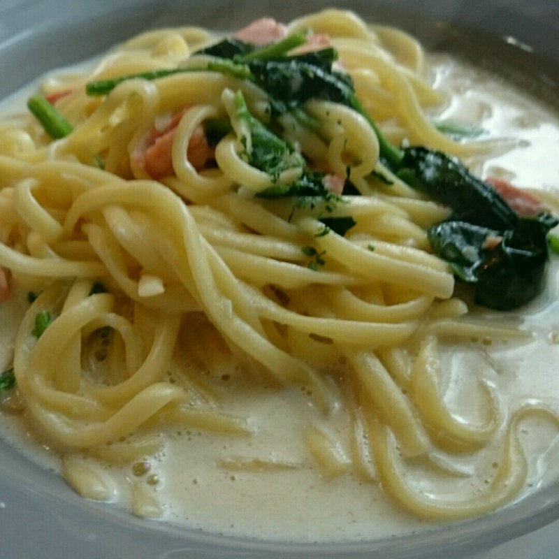 サケとほうれん草の味噌クリームパスタ(クインテット （Quintetto）)