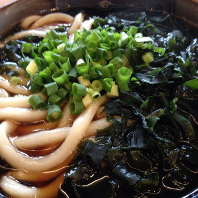 わかめうどん(大盛うどん （おおもりうどん）)