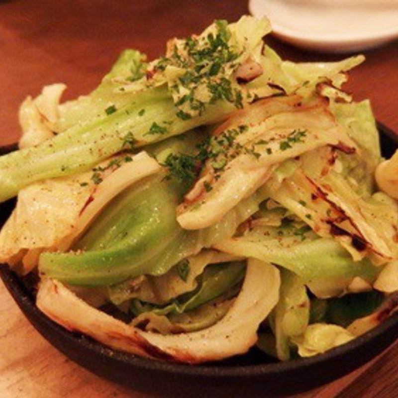 熱々アンチョビキャベツ(大衆ビストロジル)