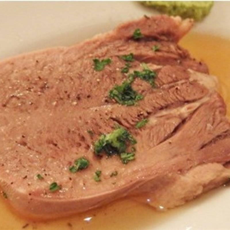 厚切り茹で牛タンの柔らか煮込み(大衆ビストロ ジル 五反田)