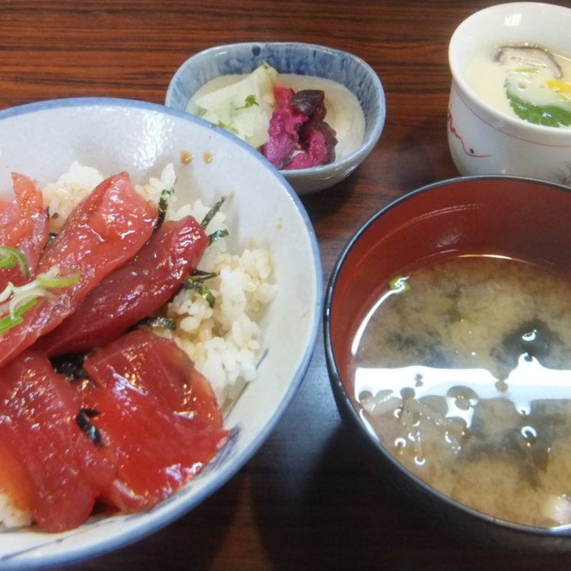 まぐろ丼ランチ(大衆割烹阿季)