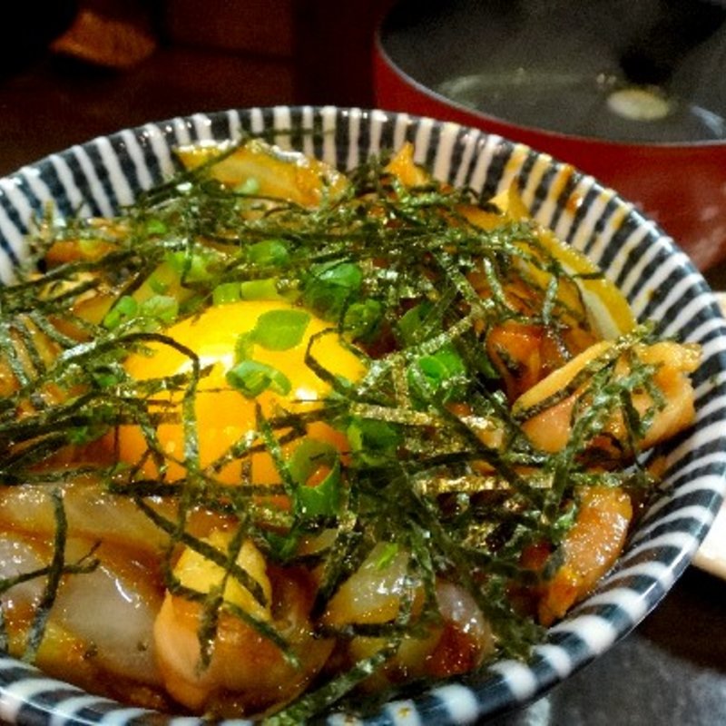 スタトリ丼(大衆酒場　鳥勝)