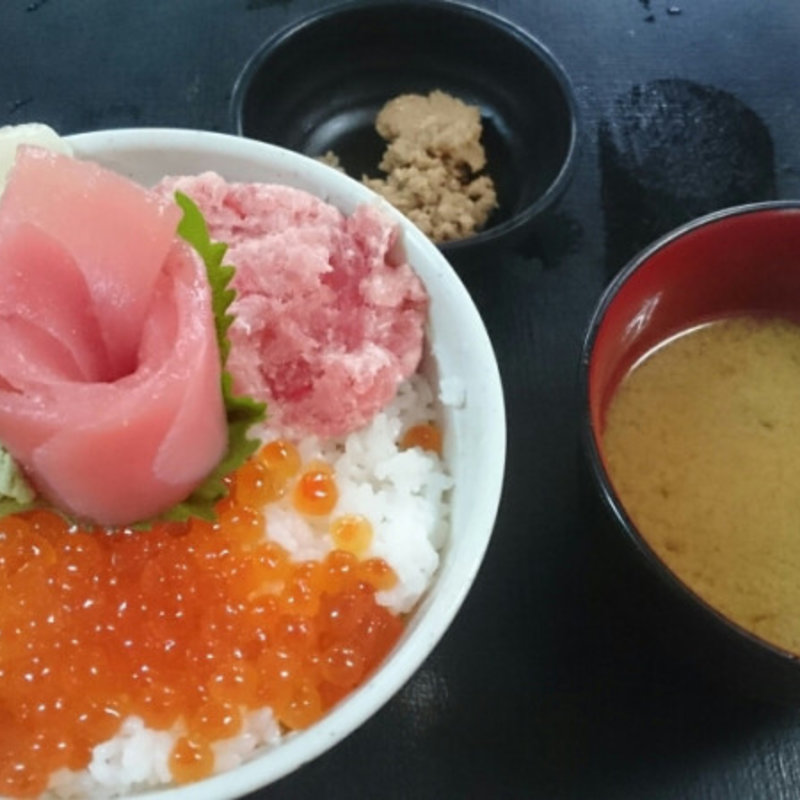 5色いくら丼定食(大遠会館 まぐろレストラン )