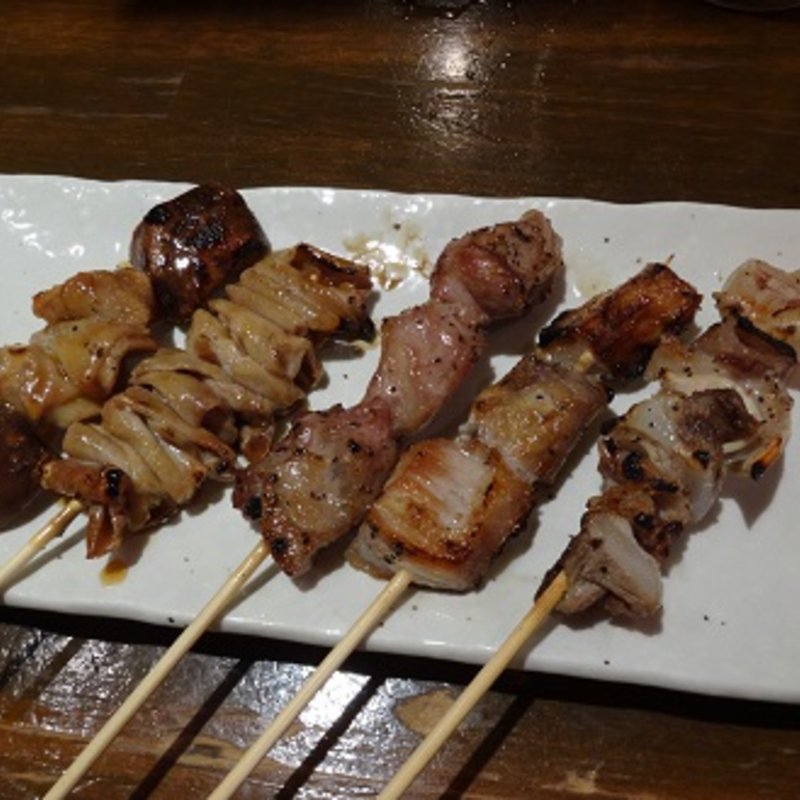 串焼きのおまかせ5本盛り(立呑み 焼きとん 大黒 住吉店)