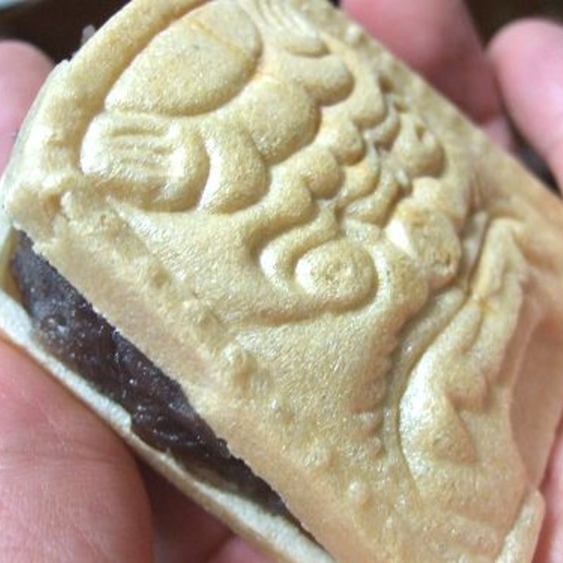 鬼瓦もなか(太宰府参道 天山 岩田屋店 （ダザイフサンドウテンザン）)