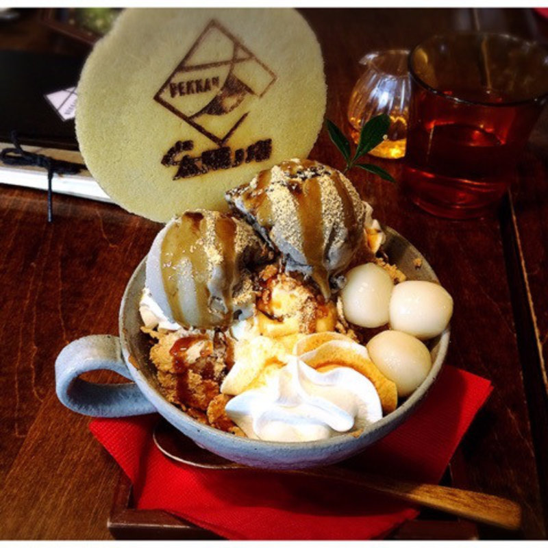 黒ごまきな粉のパフェ(太陽ノ塔 別館 （タイヨウノトウ）)