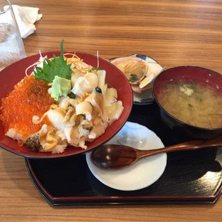 つぶいくら丼(女郎花)