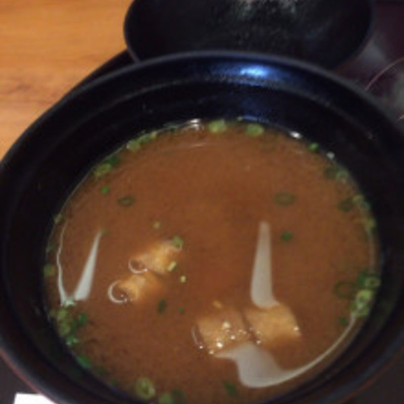 赤出汁のみそ汁(yakko)