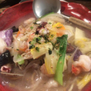 海鮮皿うどん太麺(姪浜　門際飯荘 （メイノハマ　モンギワハンソウ）)