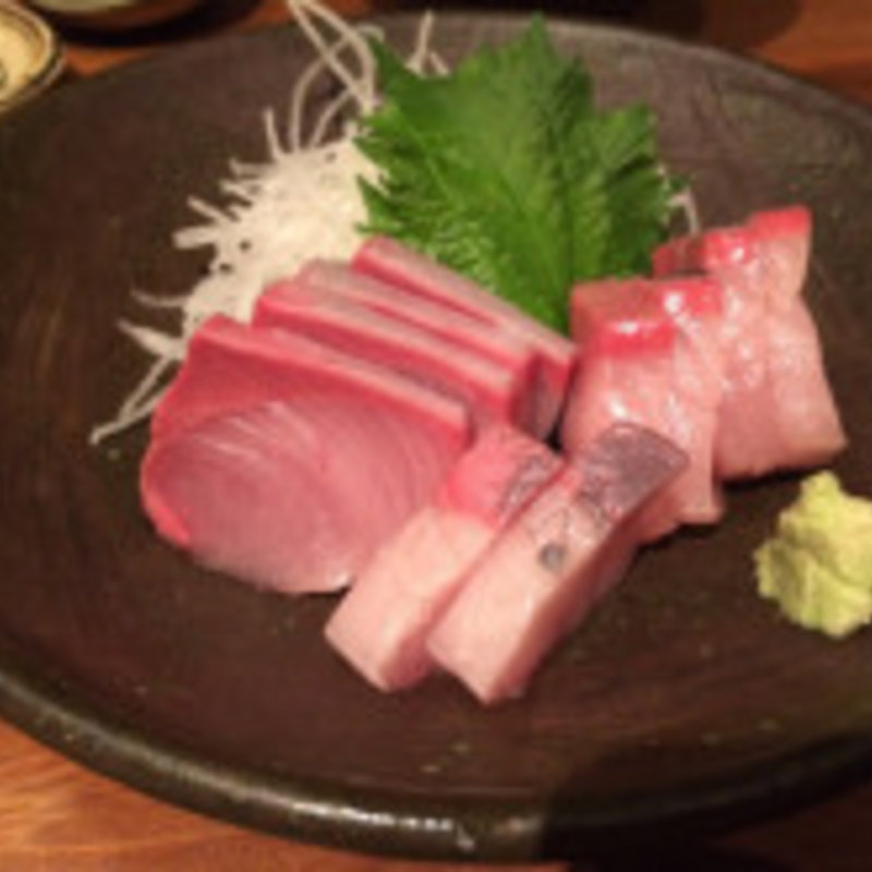 ブリの刺身(自家製粉石臼挽手打蕎麦 守破離 堂島店)