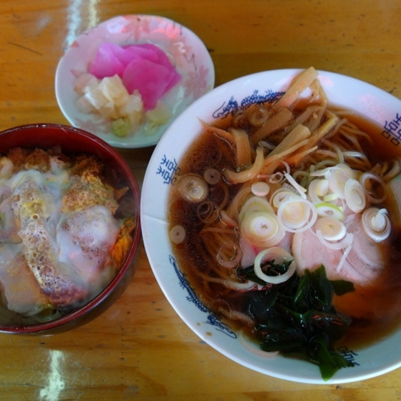 ラーメンとミニカツ丼のセット(宝亭)