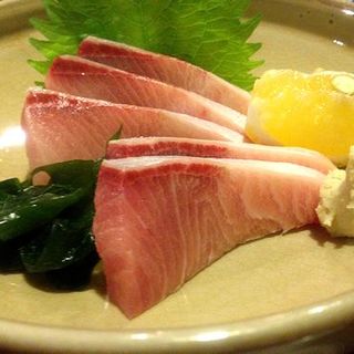 佐賀関のブリ(寅寿司)