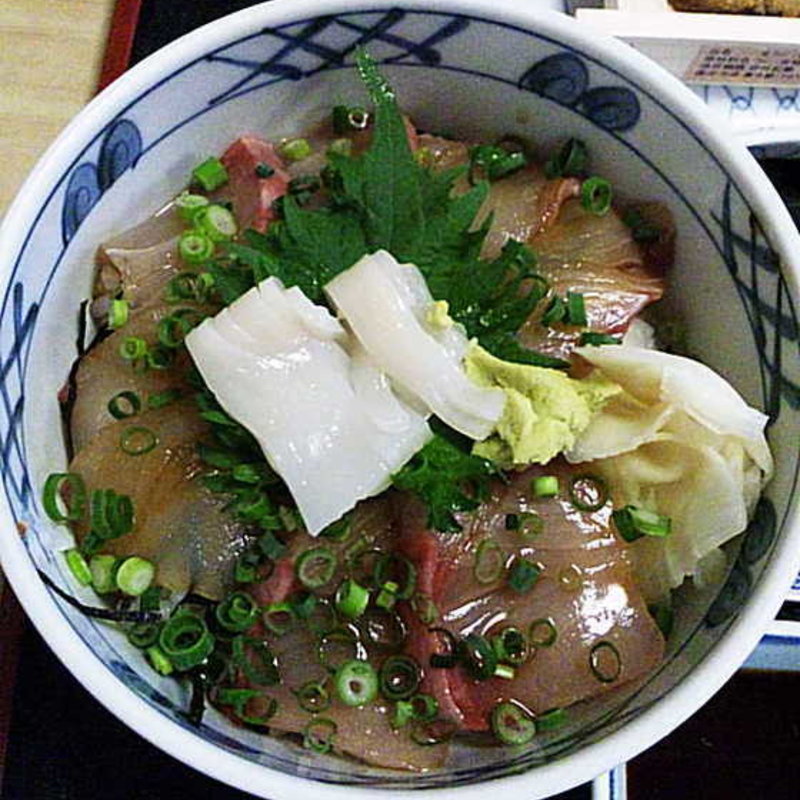 カンパチ・平目づけ丼(寿司吉 )