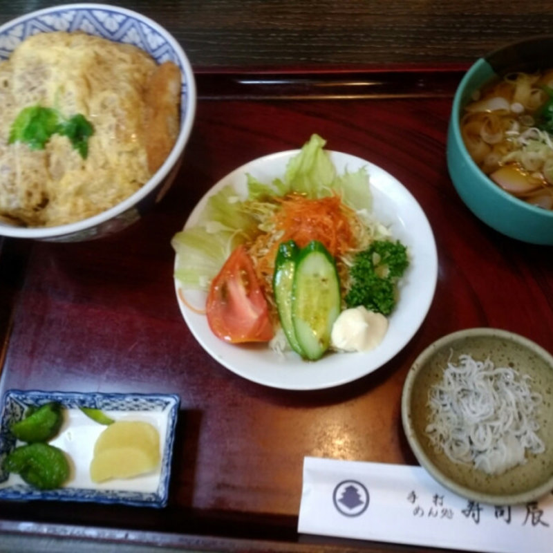 カツ丼ときしめん　(寿司辰)