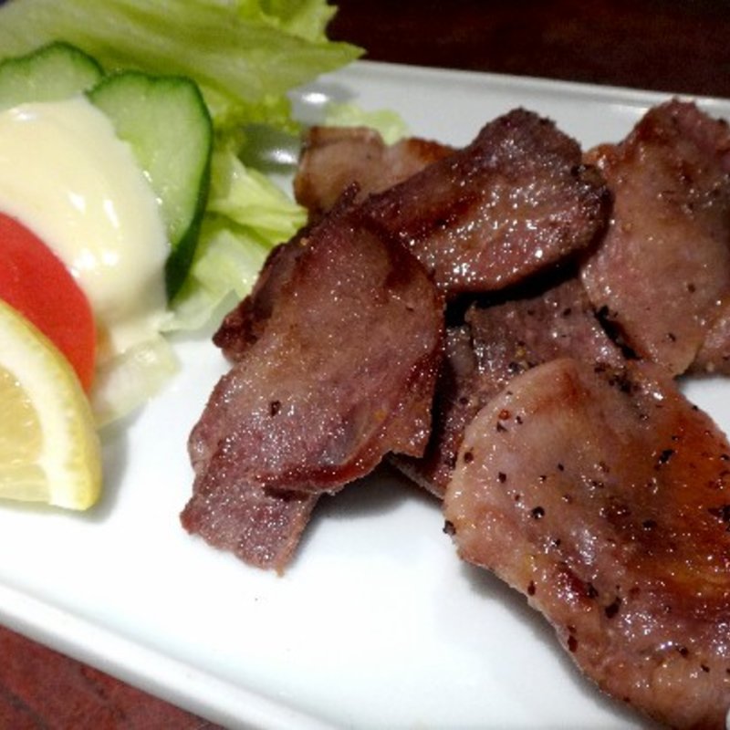 仔牛の牛タン(小料理 荒井)