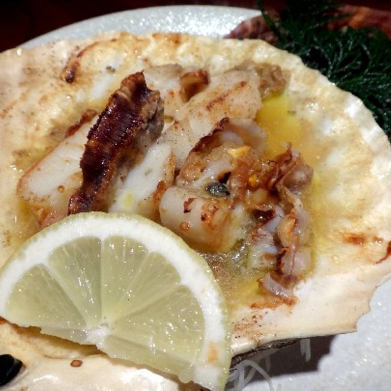 特大帆立バター焼き(小料理 荒井)