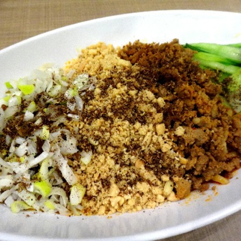 汁なし坦々麺(小星星麺)