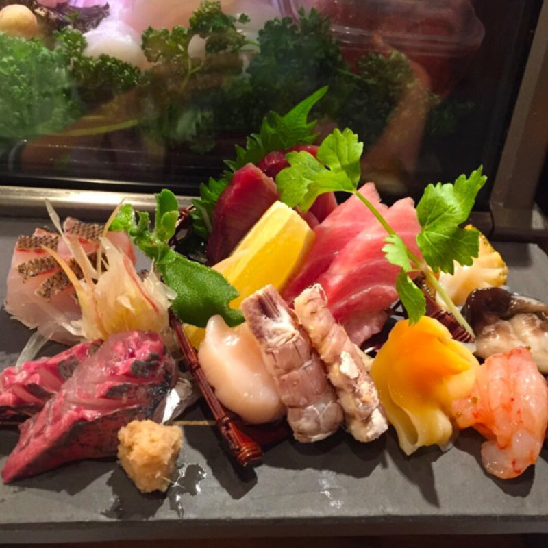 お刺身盛り会わせ(すしBAR小路小路)