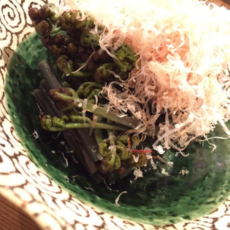 わらびのお浸し(すしBAR小路小路)