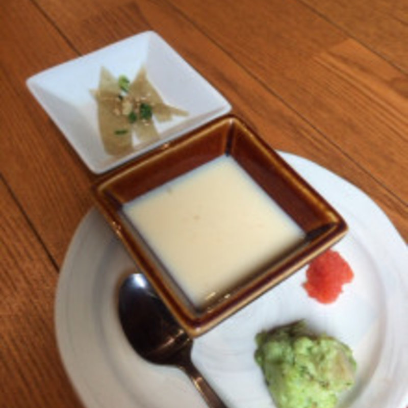 冷製茶碗蒸し、変わりポテサラ（緑色のもの）、おきゅうとと自家製の浅漬け(福岡 小野の離れ)