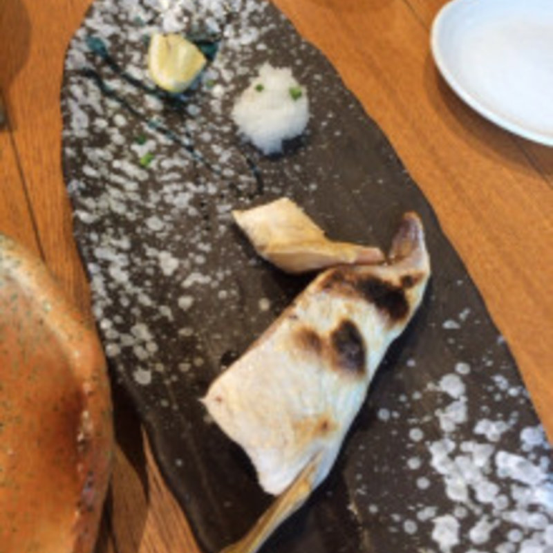 塩焼きとトロサーモン塩焼き(福岡 小野の離れ)