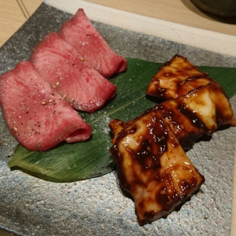 タンとギアラ(尾崎牛焼肉 銀座 ひむか )