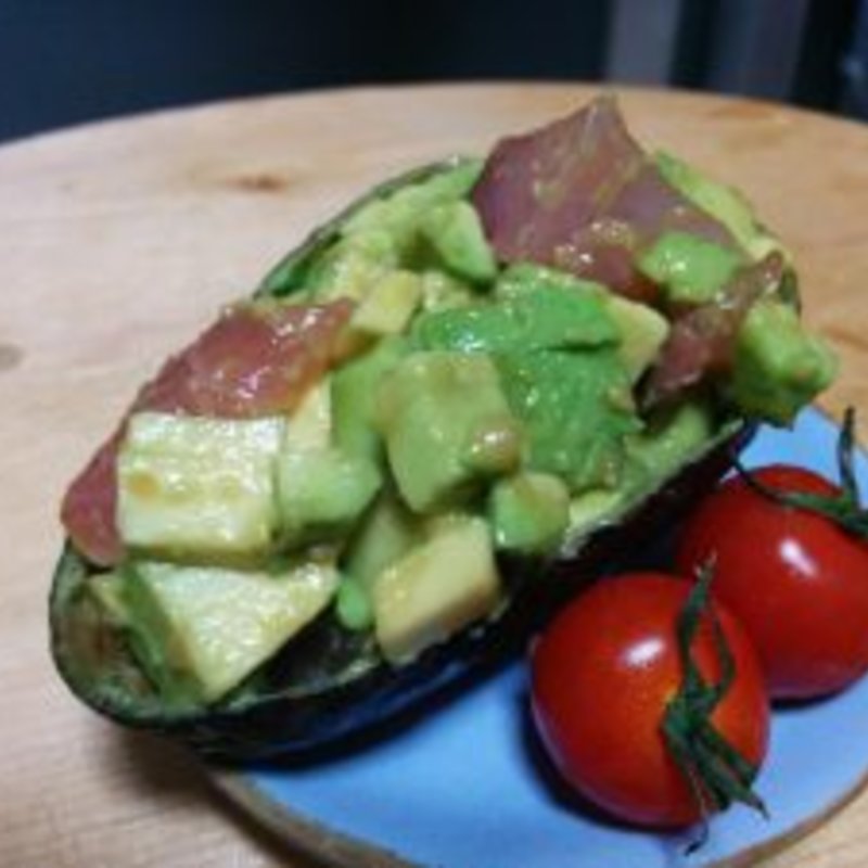 アボカドとサーモンのタルタル(居酒屋 でん)