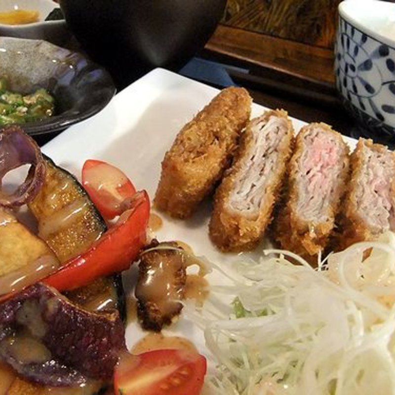 ハーブ豚の重ねカツ(居酒屋　となん)