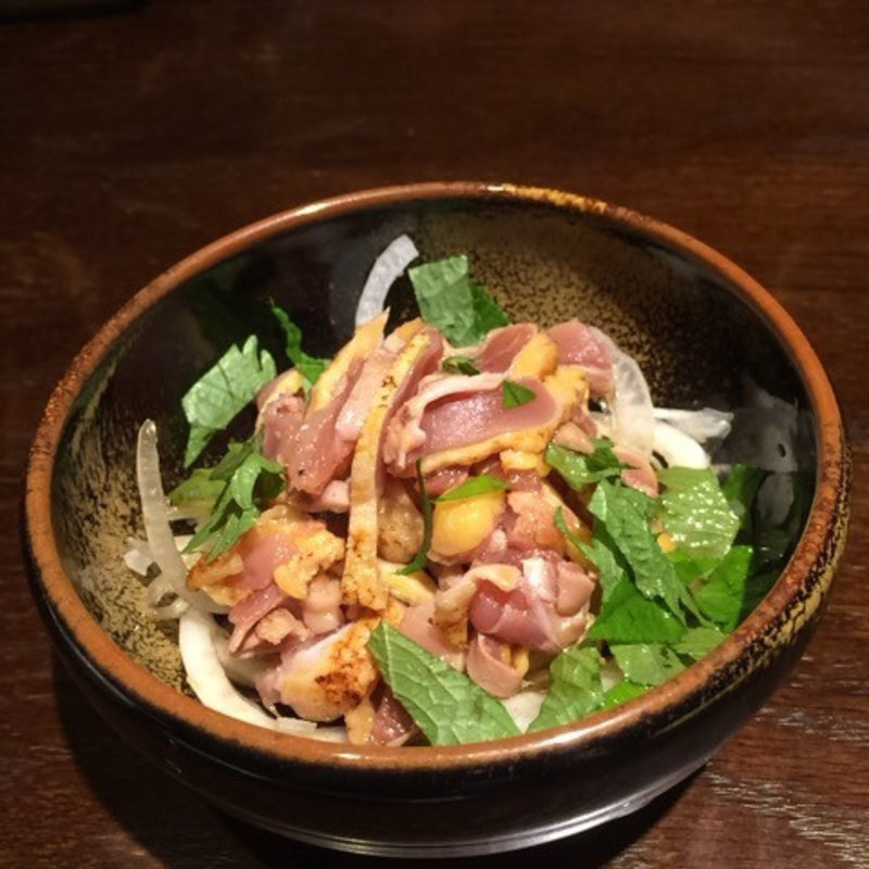 地鶏モモ肉タタキ(居酒屋 れんと)