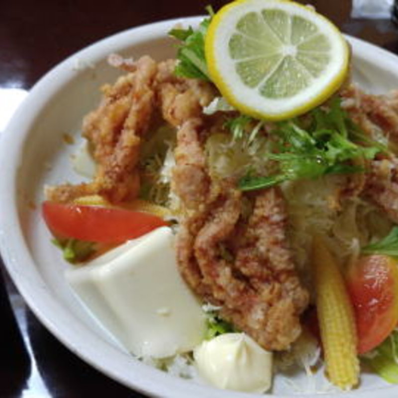 豆腐とイカゲソサラダ(居酒屋せーちゃん )