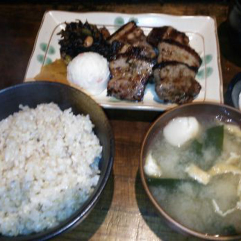 桃豚タンの塩麹炭火焼き(ぼうず)