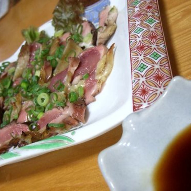 地鶏ももタタキ(居酒屋平ちゃん)