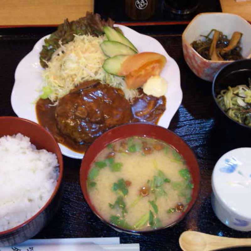 ハンバーグ定食(居酒屋鳥しげ)
