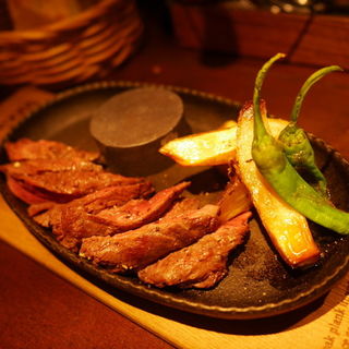 牛ハラミの備長炭炭火焼きステーキ(恵比寿山の上バル)